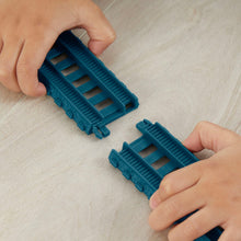 Încarcă imaginea în Galerie, Fisher Price Thomas Set de Joaca Crystal Caves Adventure cu Locomotiva Motorizata