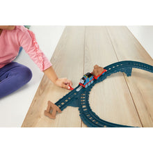 Încarcă imaginea în Galerie, Fisher Price Thomas Set de Joaca cu Locomotiva Push Along Thomas si Accesorii