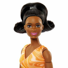 Încarcă imaginea în Galerie, Barbie Papusa Made To Move Creola cu Top Portocaliu