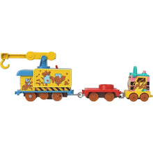 Încarcă imaginea în Galerie, Fisher Price Thomas Locomotiva Motorizata Muddy Fix Em Up Friends