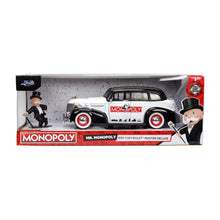 Încarcă imaginea în Galerie, Jada Toys Set Masinuta Metalica Chevrolet Master Deluxe 1939 si Figurina Mr Monopoly