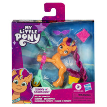 Încarcă imaginea în Galerie, My Little Pony Sunny Starscout pe Scooter Set Figurina si 4 Accesorii
