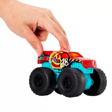 Încarcă imaginea în Galerie, Hot Wheels Monster Truck Roarin Wreckers Demo Derby cu Functii si Sunete