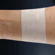 Încarcă imaginea în Galerie, Layla Cosmetics To Infinity Primer and Eyeshadow Waterproof No 2 - Fard de Ochi