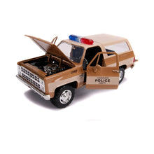 Încarcă imaginea în Galerie, Jada Toys Macheta Metalica 1980 Chevy Police K5