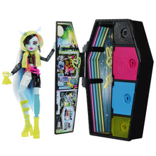 Încarcă imaginea în Galerie, Monster High Neon Frights Papusa Frankie Stein
