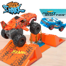 Încarcă imaginea în Galerie, Hot Wheels Monster Truck Mega Set Constructie cursa Tiger Shark Chomp