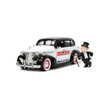 Încarcă imaginea în Galerie, Jada Toys Set Masinuta Metalica Chevrolet Master Deluxe 1939 si Figurina Mr Monopoly