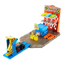 Încarcă imaginea în Galerie, Hot Wheels Monster Trucks Set Blast Station