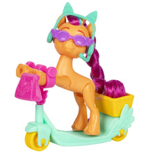 Încarcă imaginea în Galerie, My Little Pony Sunny Starscout pe Scooter Set Figurina si 4 Accesorii