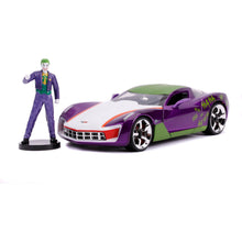 Încarcă imaginea în Galerie, Jada Toys Batman Masinuta Metalica Chevy Corvette Stingray 2009 si Figurina Joker