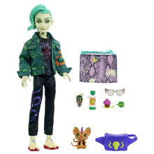 Încarcă imaginea în Galerie, Monster High Papusa Deuce Gordon cu Animalut si Accesorii