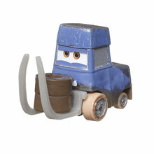 Încarcă imaginea în Galerie, Cars 3 Set 2 Masinute Metalice Cave Fulger Mcqueen si Pitstoposaurus