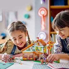 Încarcă imaginea în Galerie, Lego Friends Grajdul Pentru Cai al lui Autumn