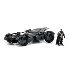 Încarcă imaginea în Galerie, Jada Toys Batman Justice League Batmobile
