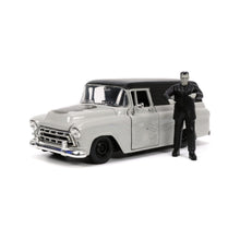 Încarcă imaginea în Galerie, Jada Toys Set Masinuta 1957 Chevy Suburban si Figurina Frankenstein
