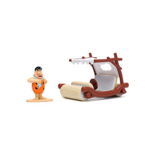 Încarcă imaginea în Galerie, Jada Toys Set Masinuta Metalica Flintmobilul si Figurina Fred Flintstone