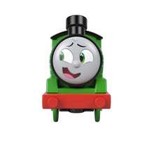 Încarcă imaginea în Galerie, Fisher Price Thomas Locomotiva Motorizata Percy cu 2 Vagoane