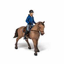 Încarcă imaginea în Galerie, Papo Rase de Cai si Ponei Set Echitatie Cal si Jocheu in Jacheta Albastra
