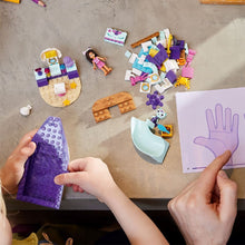 Încarcă imaginea în Galerie, Lego Gabby's Dollhouse Barca cu Spa a lui Gabby si a Pisirenei