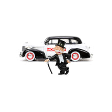 Încarcă imaginea în Galerie, Jada Toys Set Masinuta Metalica Chevrolet Master Deluxe 1939 si Figurina Mr Monopoly