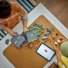 Încarcă imaginea în Galerie, Lego City Fara Limite: Rampa Pentru Curse de Masini