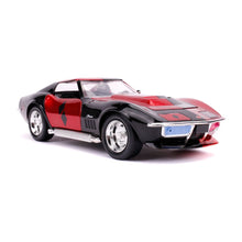 Încarcă imaginea în Galerie, Jada Toys Masinuta din Metal Harley Quinn 1969 Chevy Corvette