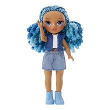 Încarcă imaginea în Galerie, Rainbow High Littles Papusa Sapphire Bradshaw