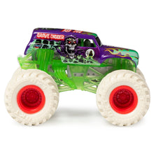 Încarcă imaginea în Galerie, Monster Jam Macheta Groparul si Grim