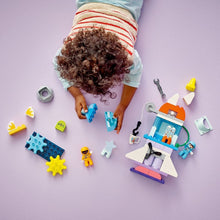 Încarcă imaginea în Galerie, Lego Duplo Aventura cu Naveta Spatiala 3 in 1