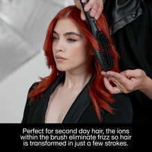 Încarcă imaginea în Galerie, GHD Glide Hotbrush Perie de Par Profesionala Pentru Netezire Rapida si Efect Anti-Frizz Smoothing