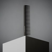 Încarcă imaginea în Galerie, GHD The Comb Out Pieptene Profesional cu Dinti Rari pentru Descurcare