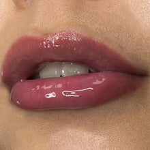 Încarcă imaginea în Galerie, Layla Cosmetics Glossami - Lip Gloss No 1 - Luciu de Buze Hidratant