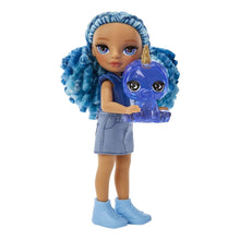 Încarcă imaginea în Galerie, Rainbow High Littles Papusa Sapphire Bradshaw