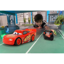 Încarcă imaginea în Galerie, Cars Masina Cu Telecomanda Fulger Mcqueen 17cm