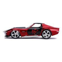 Încarcă imaginea în Galerie, Jada Toys Masina Metalica Harley Quinn 1969 Corvette Stingray