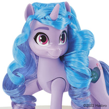 Încarcă imaginea în Galerie, My Little Pony See Your Sparkle Figurina Izzy Moonbow 15cm