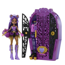 Încarcă imaginea în Galerie, Monster High Skulltimate Secrets Papusa Clawdeen Wolf