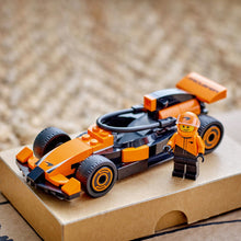 Încarcă imaginea în Galerie, Lego City Pilot F1 cu Masina de Curse Mclaren