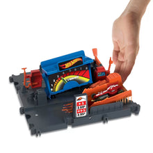 Încarcă imaginea în Galerie, Hot Wheels City Explorer Pista Fuel Station Shift