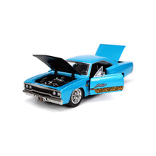 Încarcă imaginea în Galerie, Jada Toys Looney Tunes Road Runner Set Masinuta Metalica 1970 Plymouth si Figurina Wile E Coyote