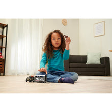 Încarcă imaginea în Galerie, Majorette land Rover cu Remorca Pentru Cai