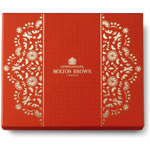 Încarcă imaginea în Galerie, Molton Brown Fiery Pink Pepper Travel Collection - Set