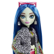 Încarcă imaginea în Galerie, Monster High Papusa Ghoulia Yelps cu Animalut si Accesorii