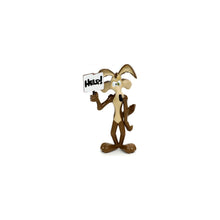 Încarcă imaginea în Galerie, Jada Toys Looney Tunes Road Runner Set Masinuta Metalica 1970 Plymouth si Figurina Wile E Coyote