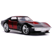 Încarcă imaginea în Galerie, Jada Toys Masina Metalica Harley Quinn 1969 Corvette Stingray