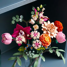 Încarcă imaginea în Galerie, Lego Botanicals Buchet de Flori Roz