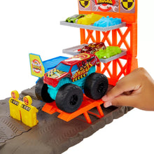 Încarcă imaginea în Galerie, Hot Wheels Monster Trucks Set Blast Station