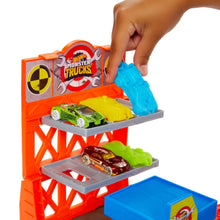 Încarcă imaginea în Galerie, Hot Wheels Monster Trucks Set Blast Station