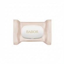 Încarcă imaginea în Galerie, Servetelele demachiante Babor Oil Infused Cleansing Wipes oferă o curățare delicată, dar eficientă, fiind ideale pentru toate tipurile de piele, inclusiv cea sensibilă.